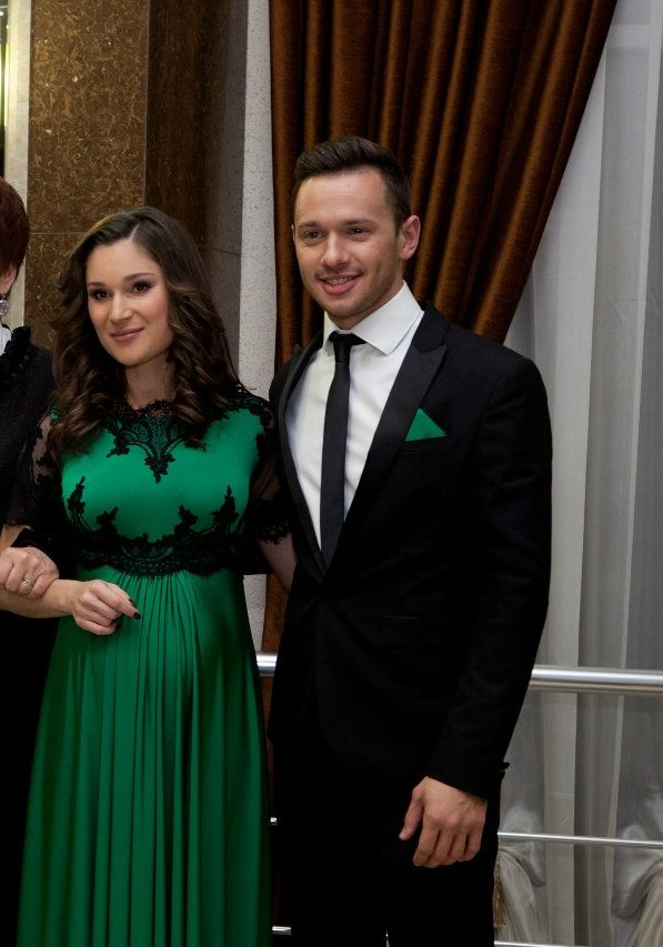 robe de grossesse sur mesure Suisse, robe de grossesse pour shooting photo, robe de mariage femme enceinte.