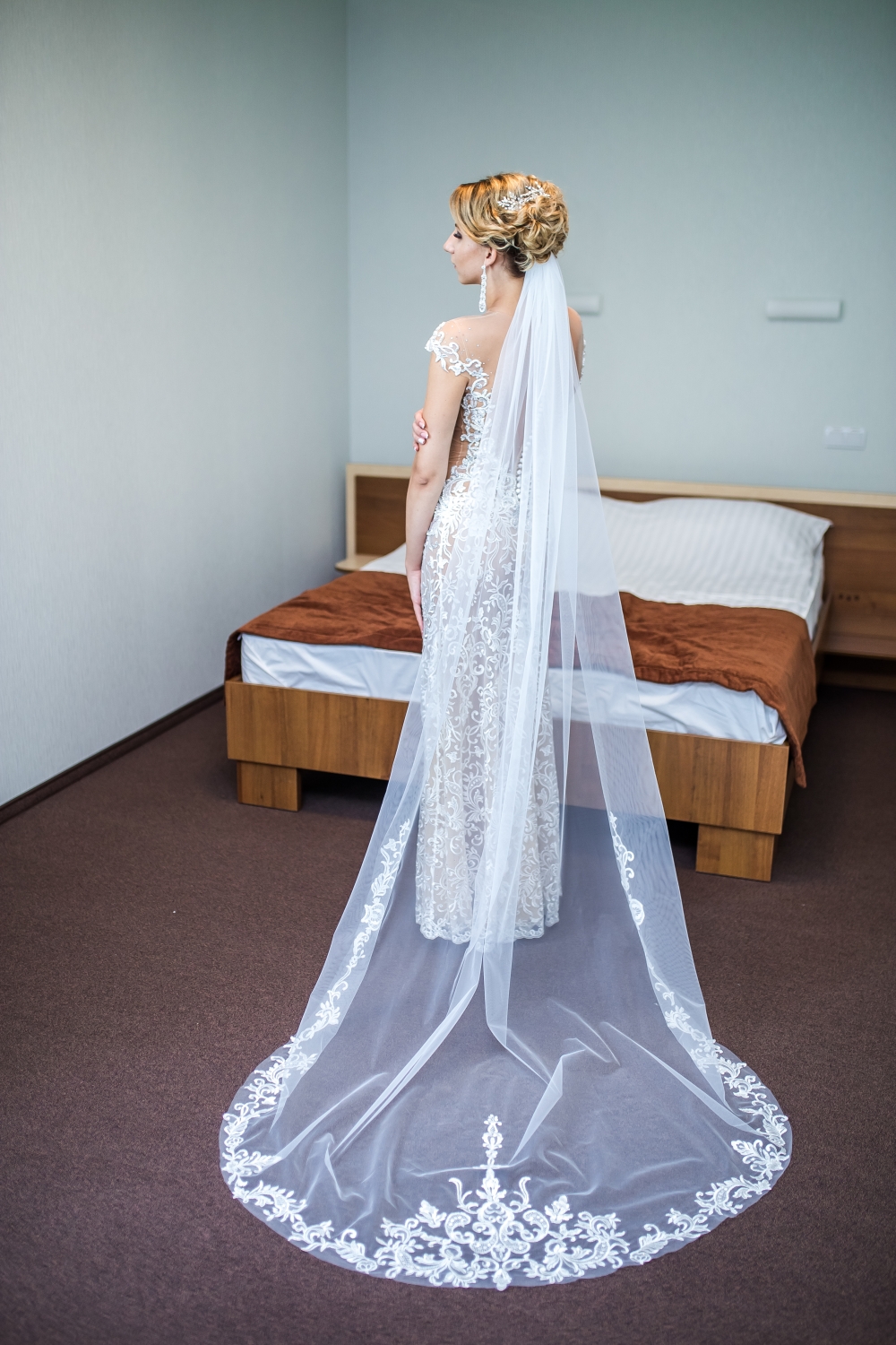 voile de mariée Genève, voile sur mesure Pays de Gex, voile de mariée en dentelle, créatrice accessoires mariage Lyon, voile court Annecy, voile de mariée Suisse, accessoires mariage sur mesure, cape de mariée, boléro mariage dentelle, coussin alliances personnalisé, LILIYA ATELIER