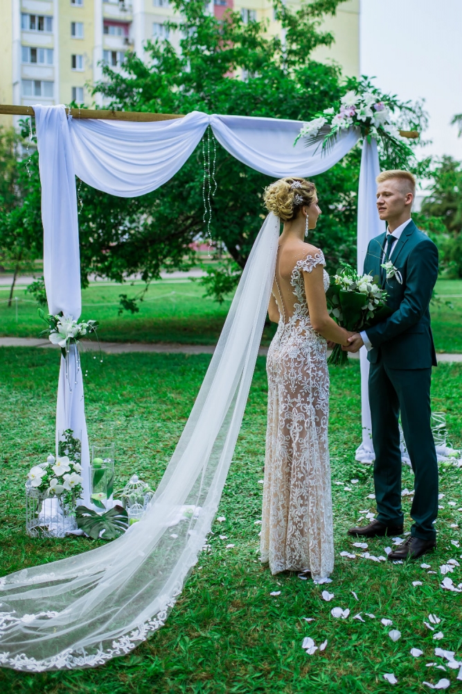 Voile de Mariee avec Applications en Dentelle Liliya Atelier #1124