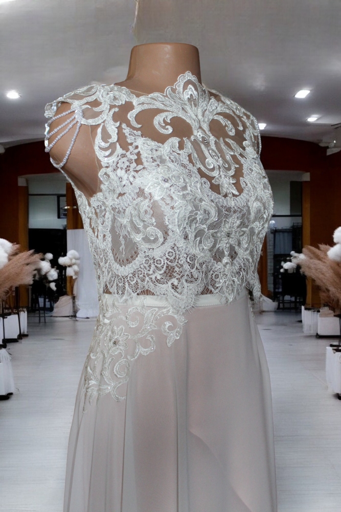 Blouse en dentelle sur mesure par LILIYA ATELIER #931