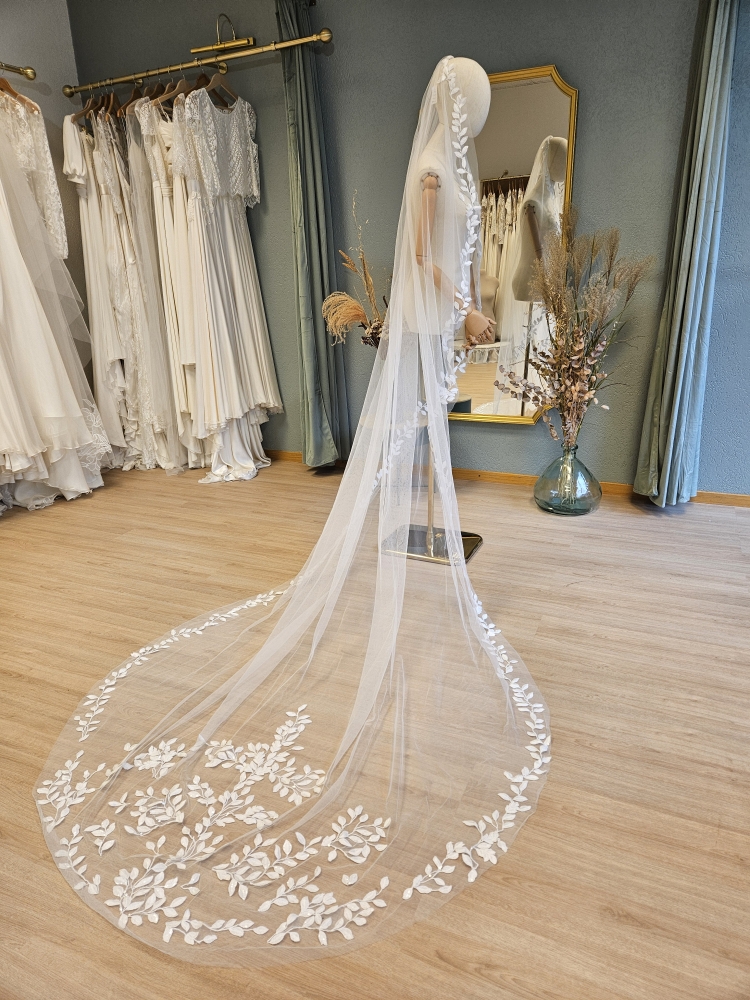 Voile de mariee 3m en tulle fin avec dentelle perlee #1243