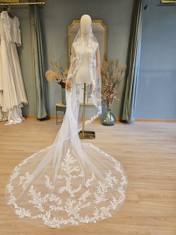 Voile de mariee 3m en tulle fin avec dentelle perlee #1248