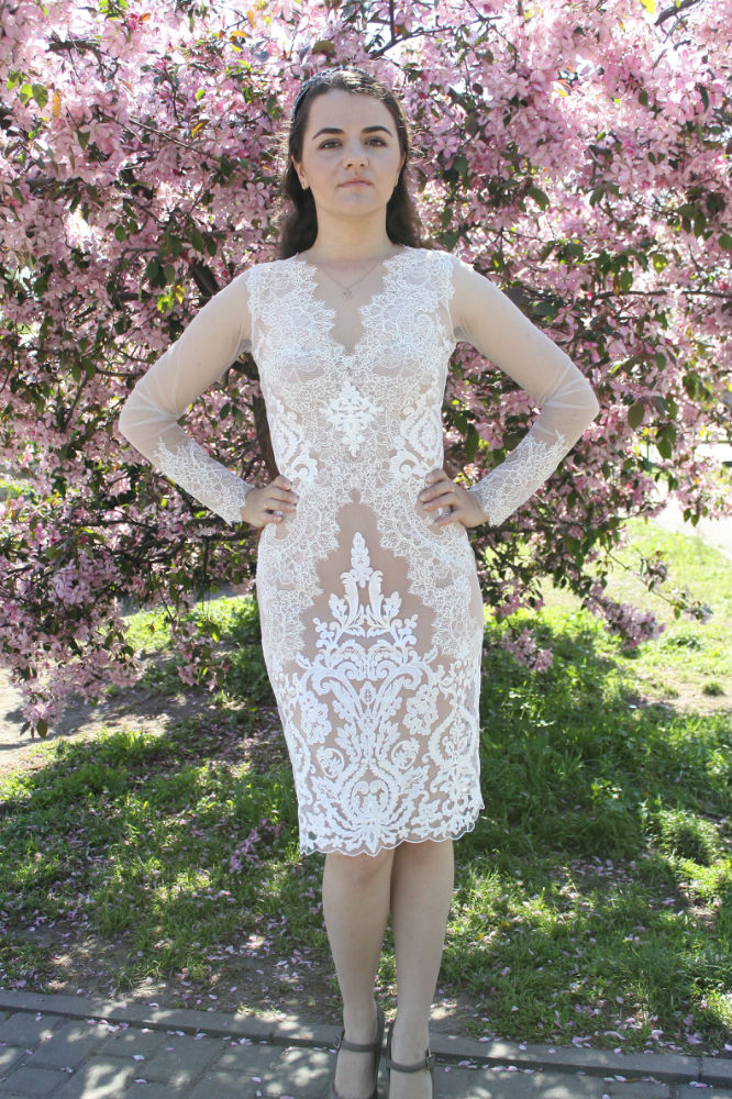 Robe en dentelle LILIYA ATELIER #1022